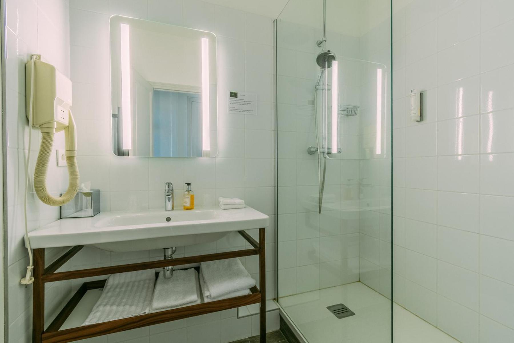 Hotel Les Trois Lys Condom Zewnętrze zdjęcie