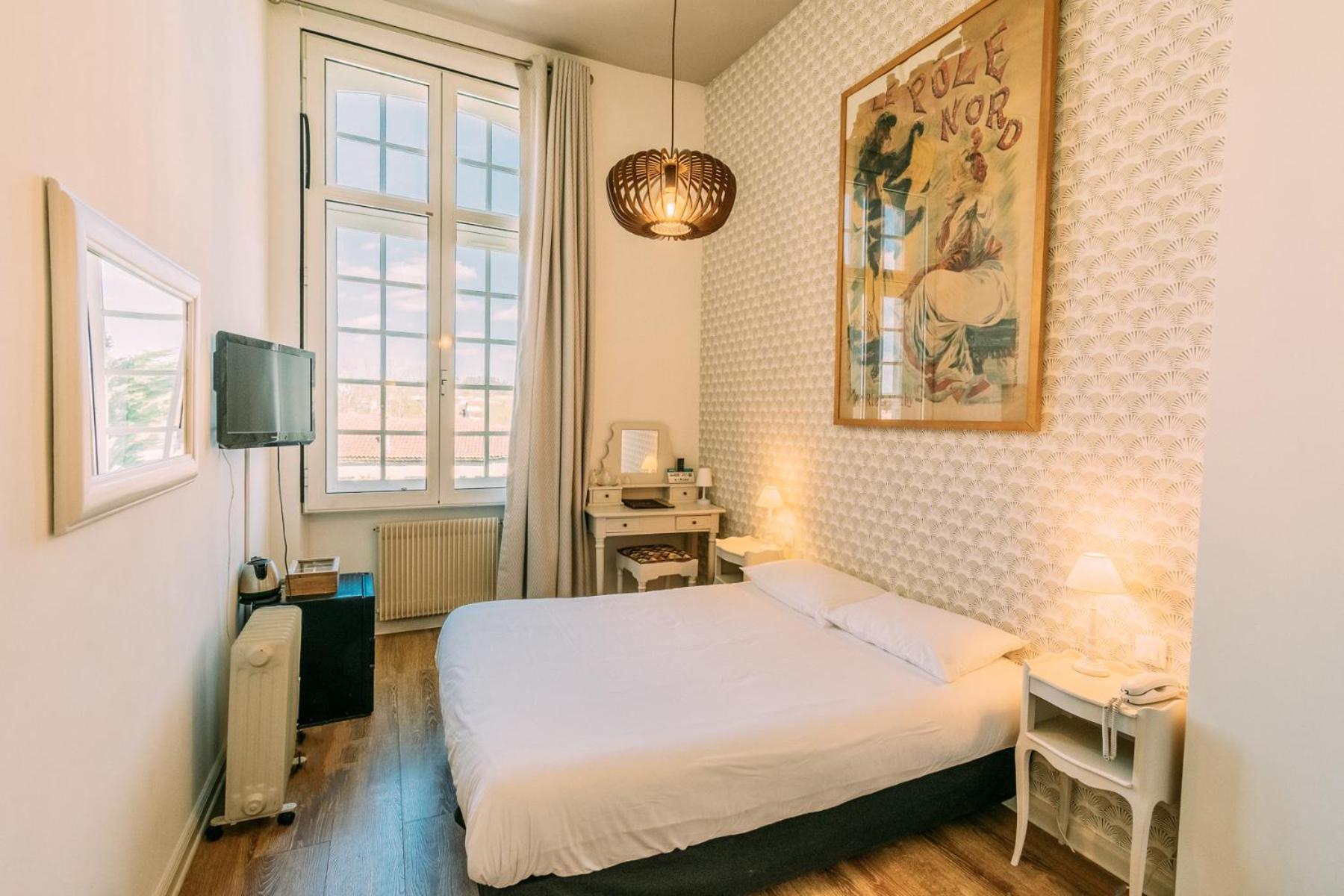 Hotel Les Trois Lys Condom Zewnętrze zdjęcie