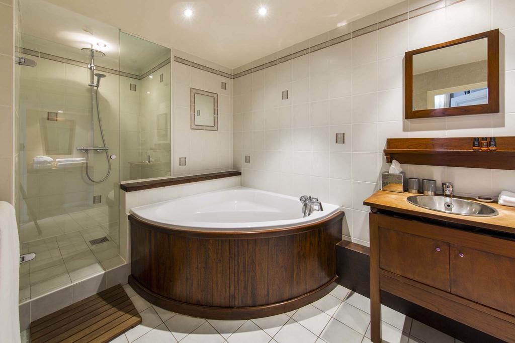 Hotel Les Trois Lys Condom Zewnętrze zdjęcie